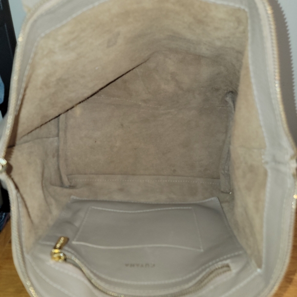 Cuyana Revive genuine leather Tote with gold monogram - Picture 6 of 15